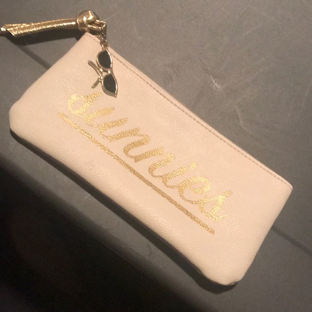 Sunglasses pouch